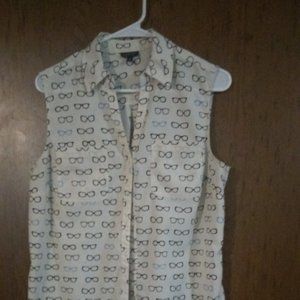 Women's no sleeve button down white print blouse